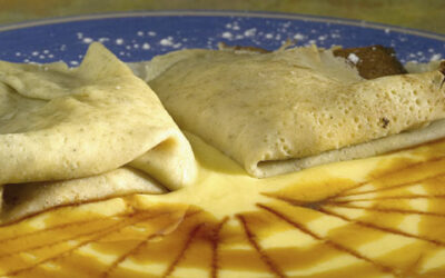 Crêpes rellenos de compota de pera
