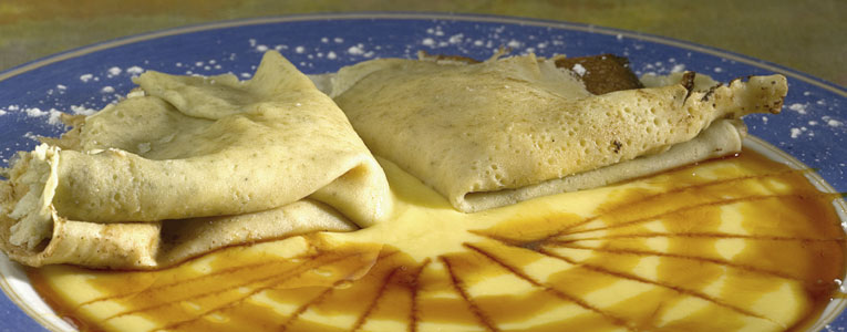 Crêpes rellenos de compota de pera