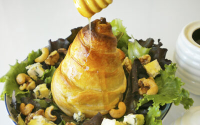 Ensalada de pera, queso azul y frutos secos