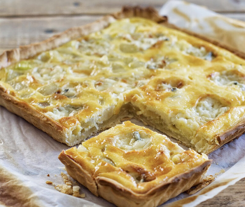 Tarta de pera, puerro y queso azul